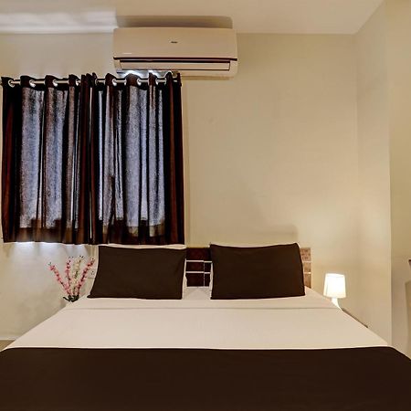 Capital O Saharsh Grand Near Shilparamam Hyderabad Eksteriør bilde
