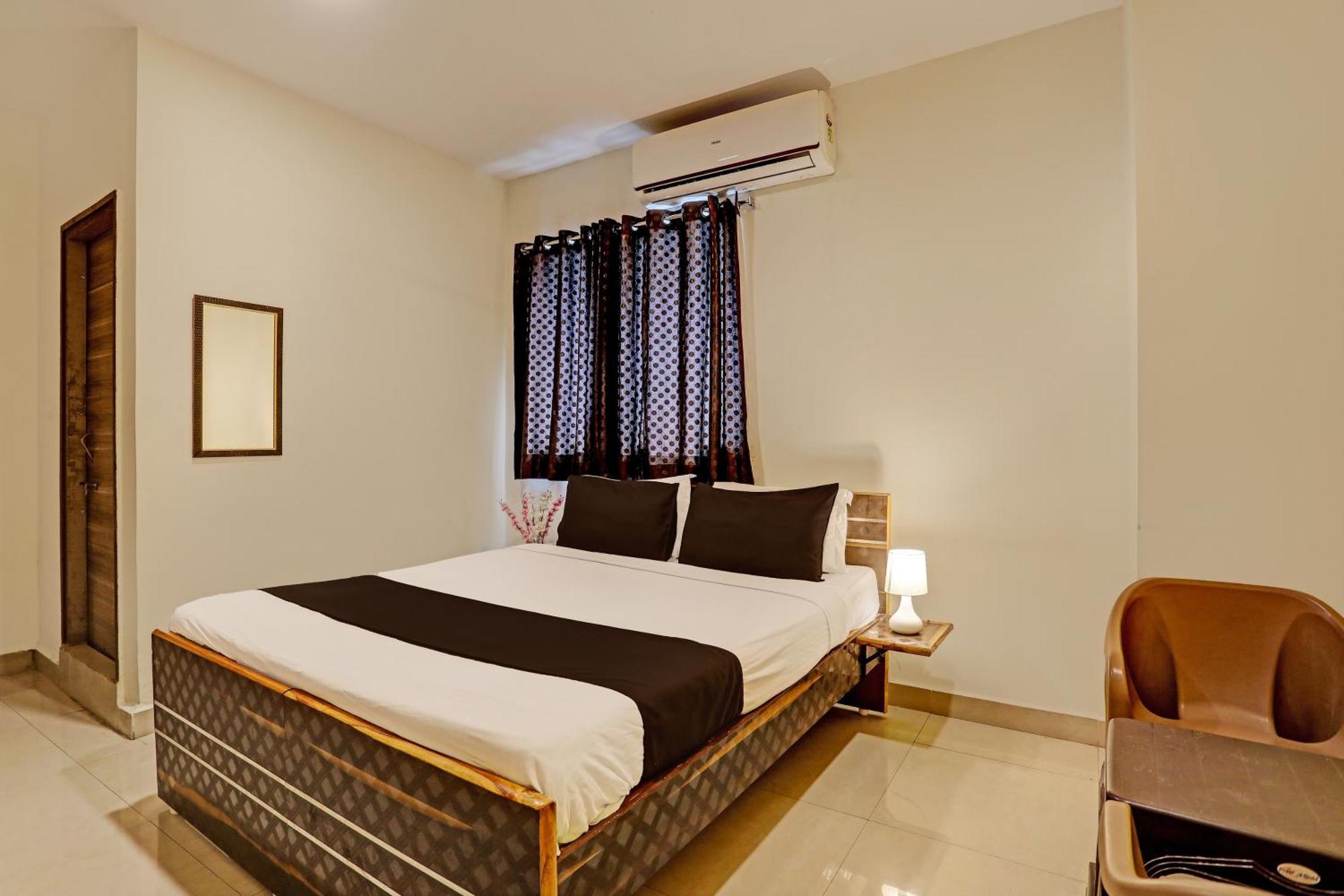 Capital O Saharsh Grand Near Shilparamam Hyderabad Eksteriør bilde