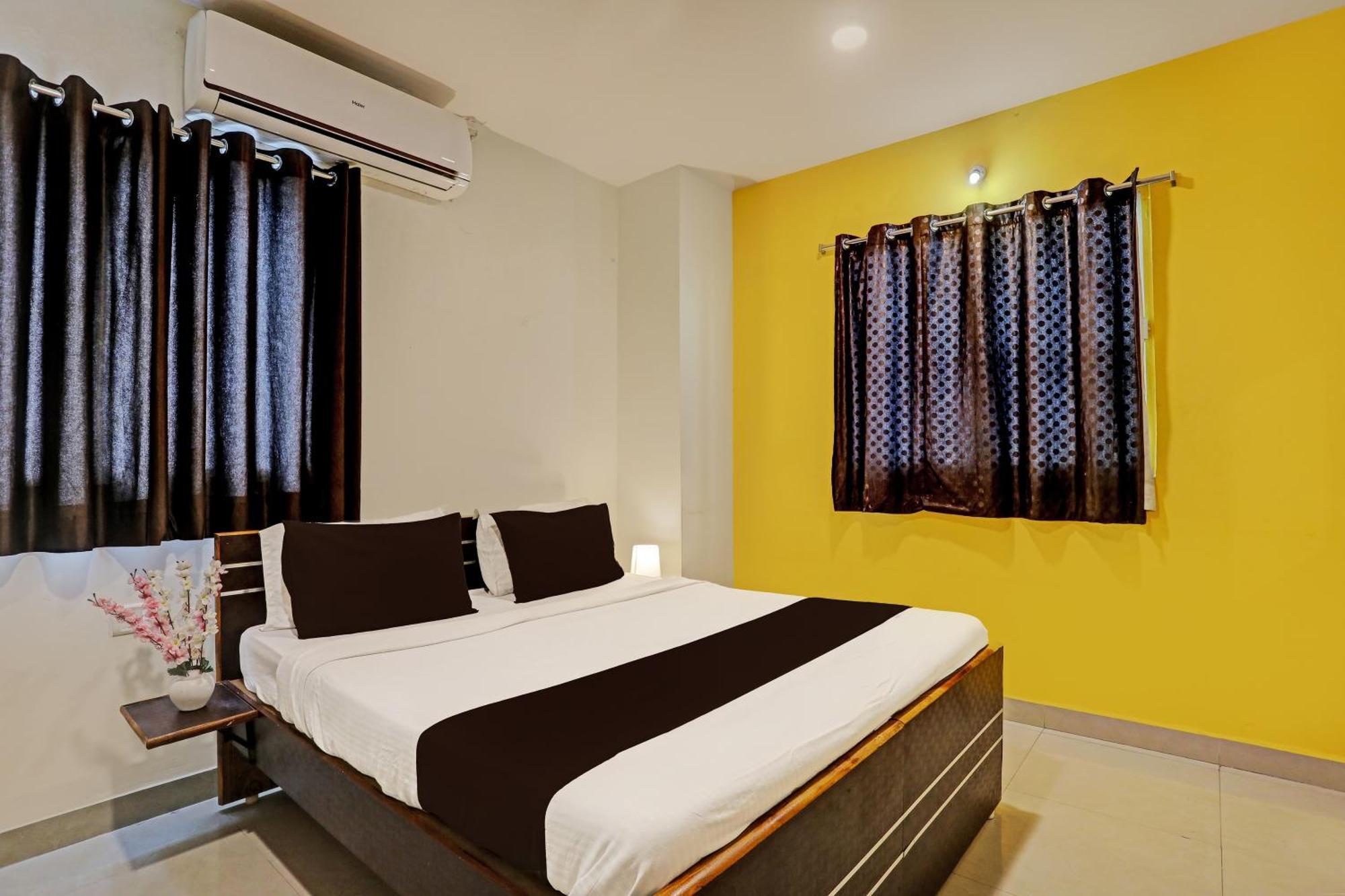 Capital O Saharsh Grand Near Shilparamam Hyderabad Eksteriør bilde