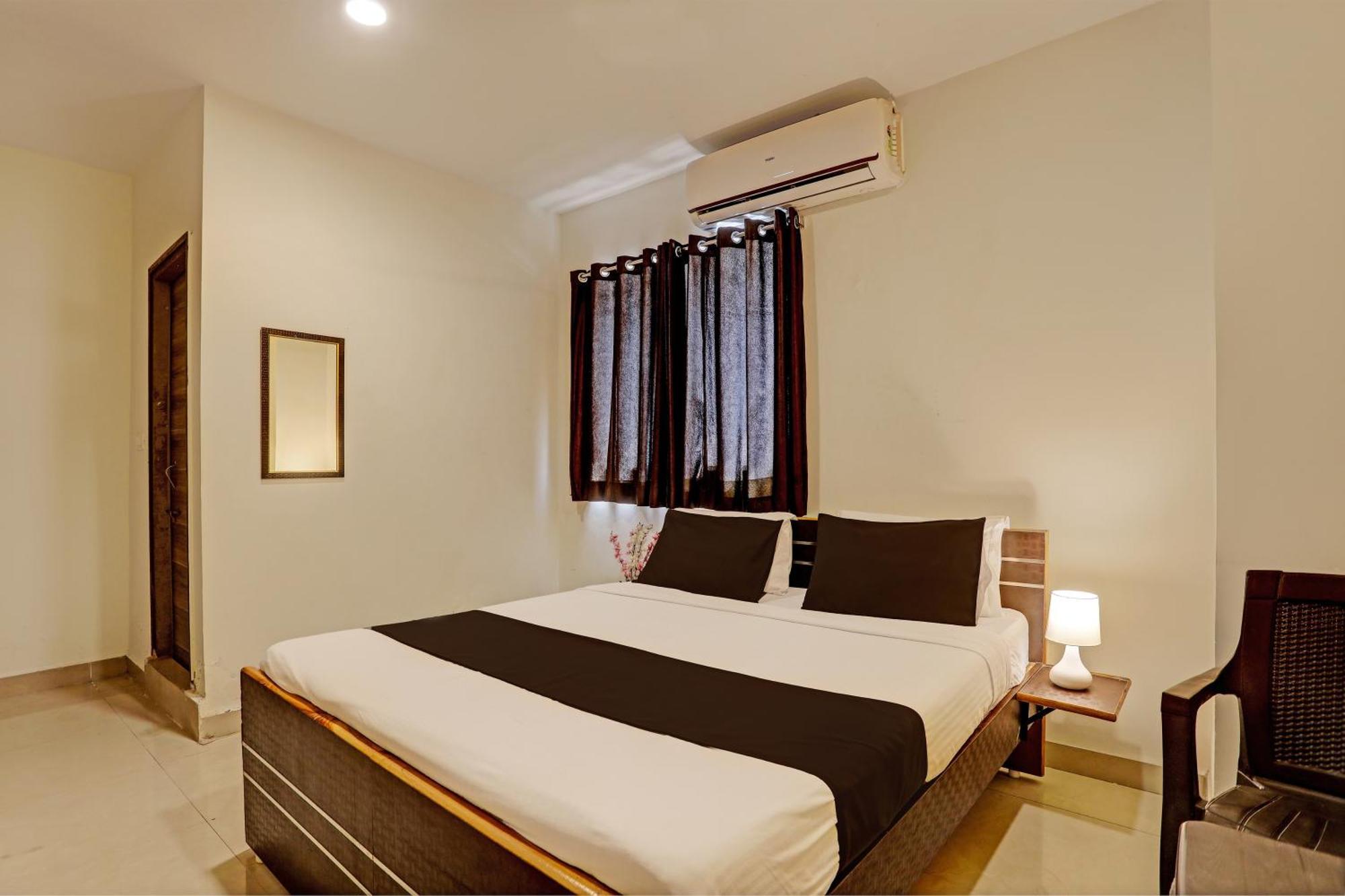 Capital O Saharsh Grand Near Shilparamam Hyderabad Eksteriør bilde