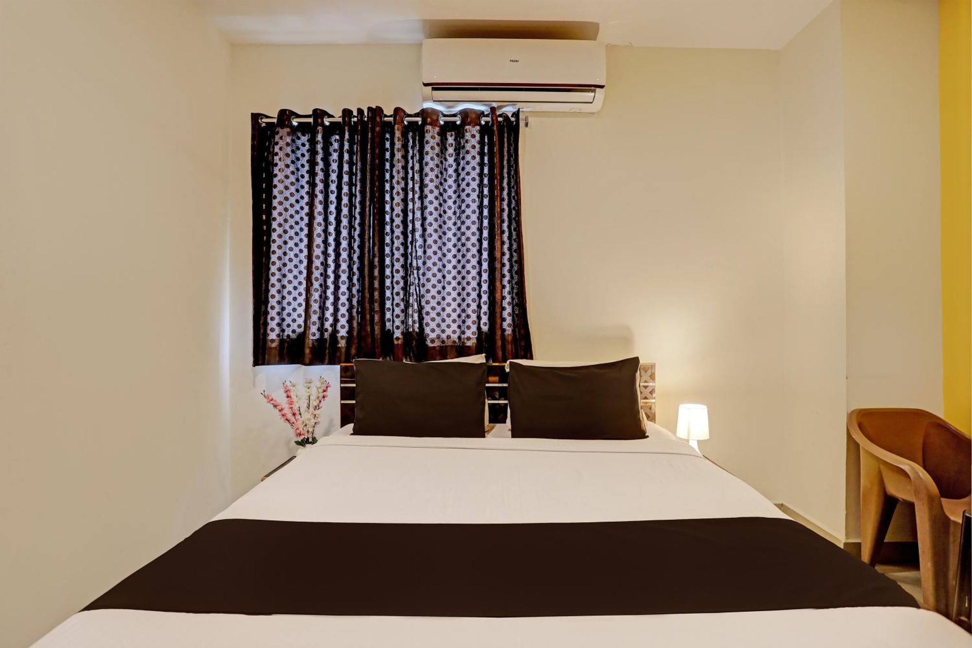 Capital O Saharsh Grand Near Shilparamam Hyderabad Eksteriør bilde