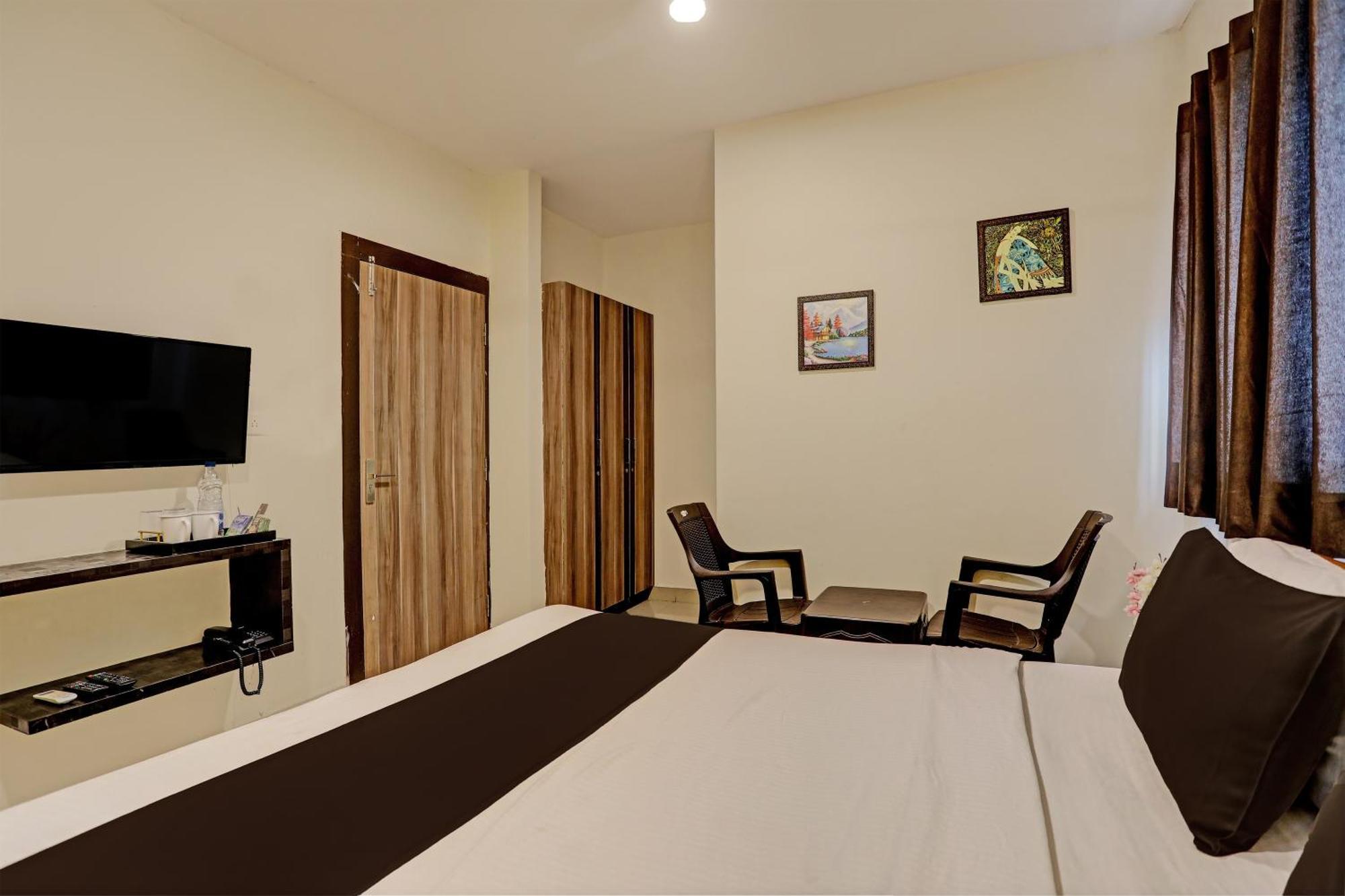 Capital O Saharsh Grand Near Shilparamam Hyderabad Eksteriør bilde