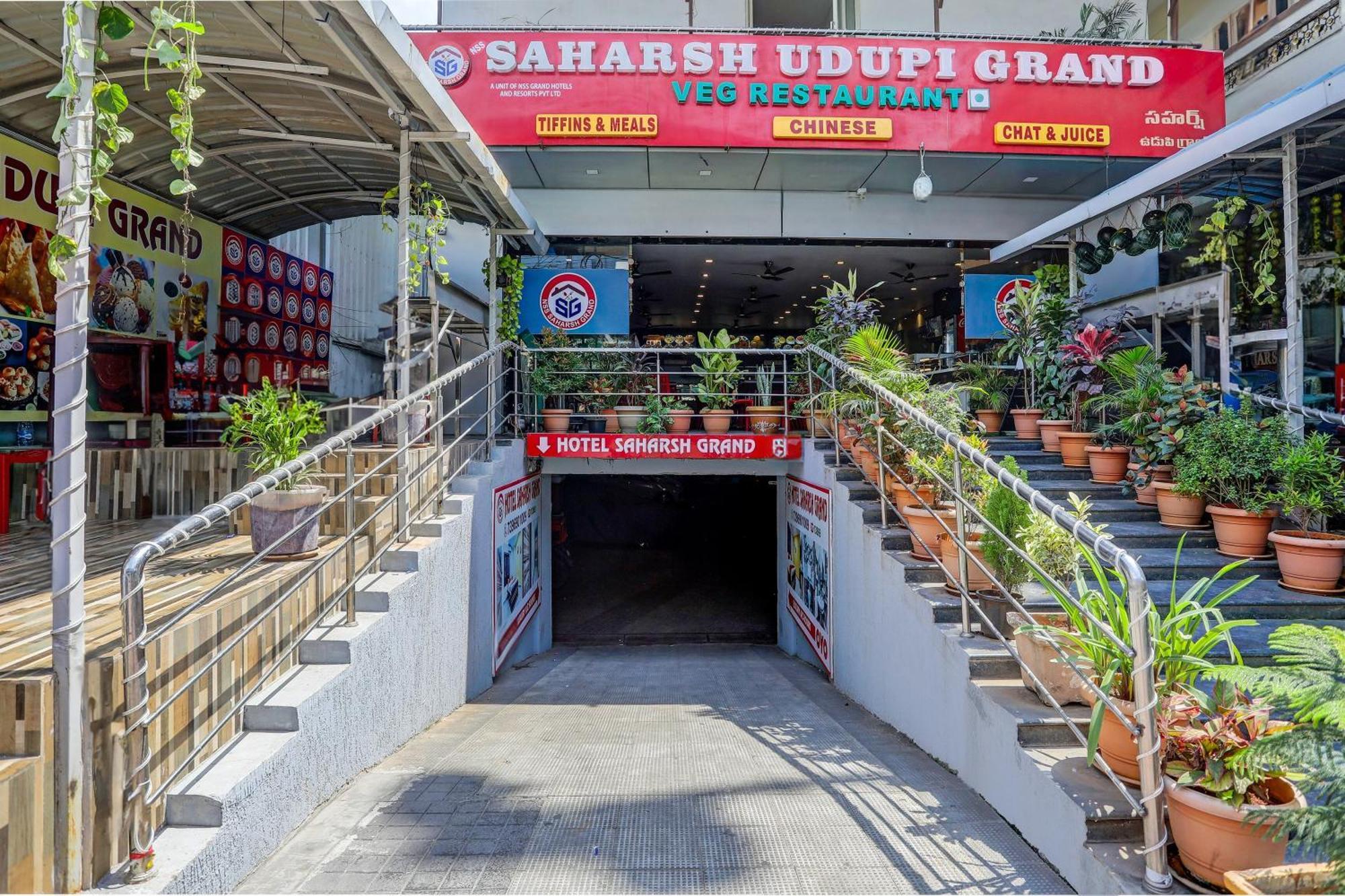 Capital O Saharsh Grand Near Shilparamam Hyderabad Eksteriør bilde