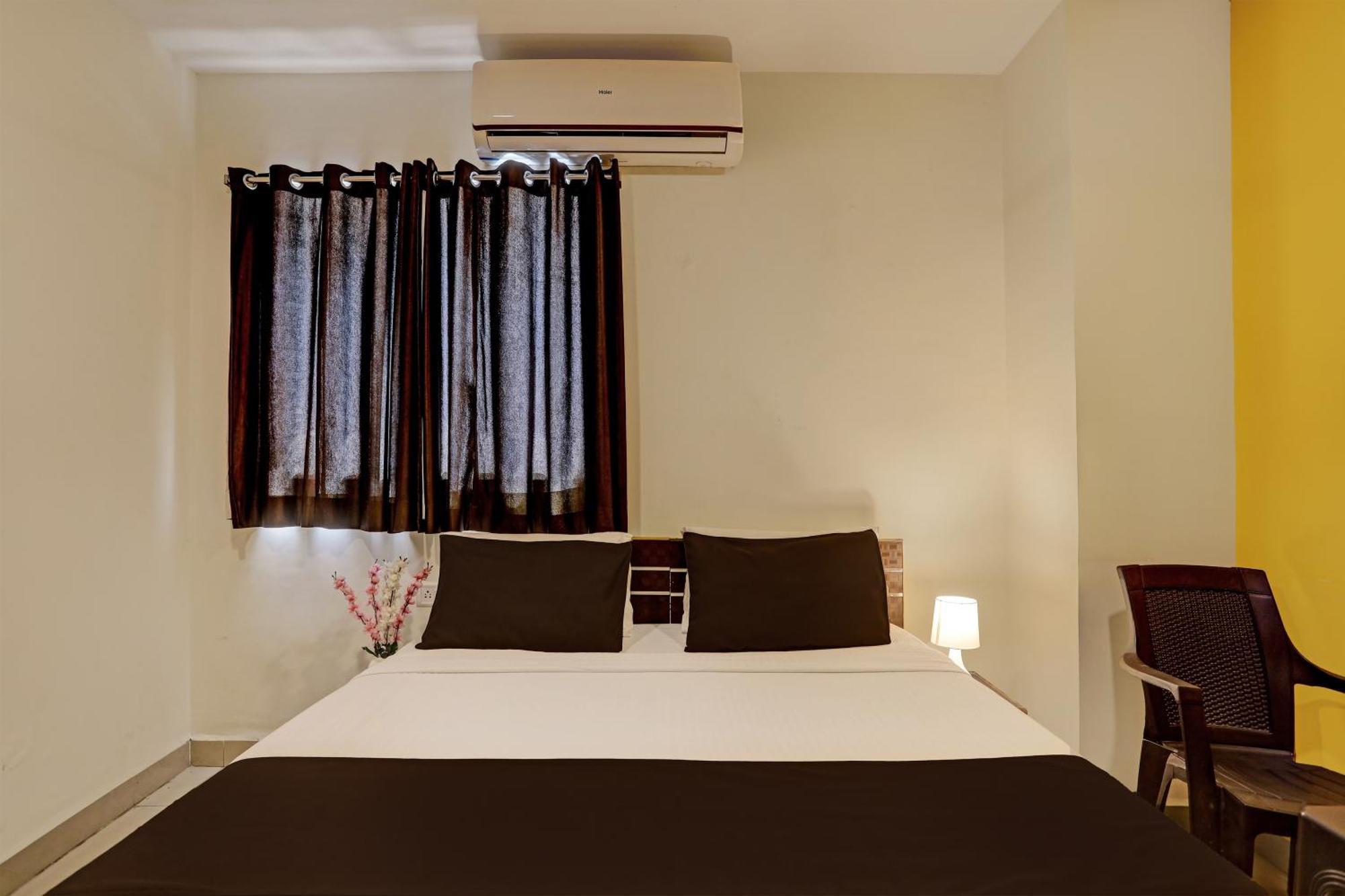Capital O Saharsh Grand Near Shilparamam Hyderabad Eksteriør bilde